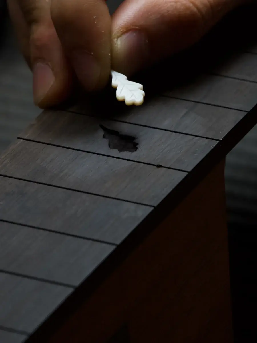 Inlaying mother of pearl